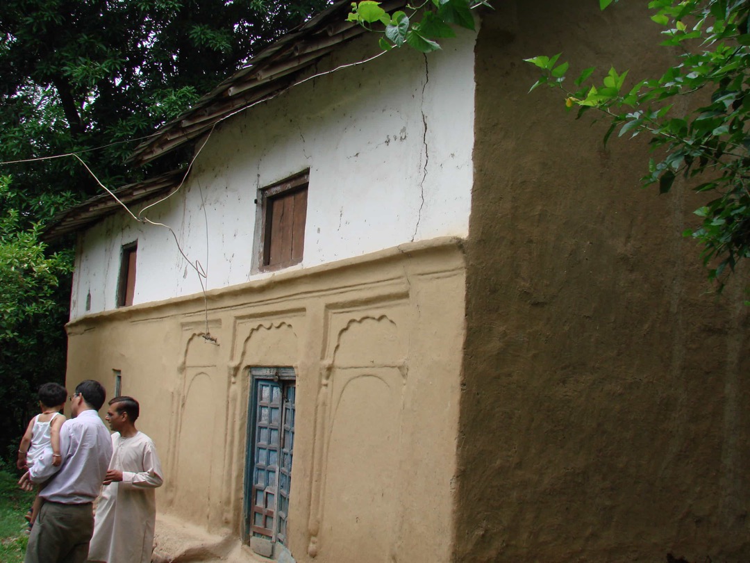 धनीरी गाँव का घर